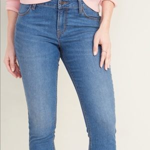 Old Navy Mid-Rise Medium-Wash Super Skinny Ankle